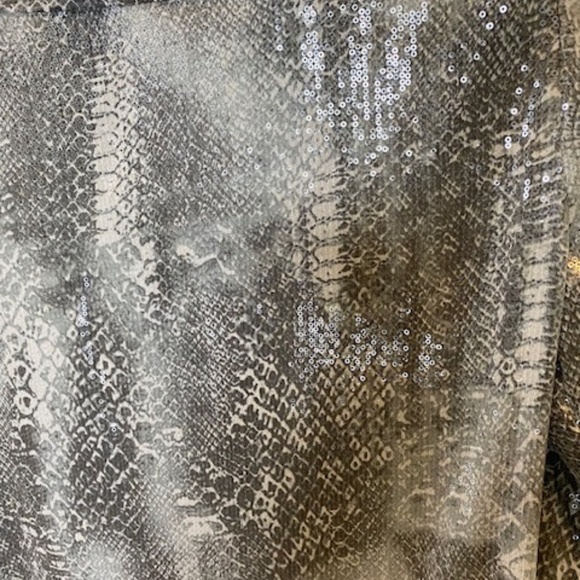 Calvin Klein US S Ladies button-up blouse reptile print grey silver tones shiny - Picture 9 of 15